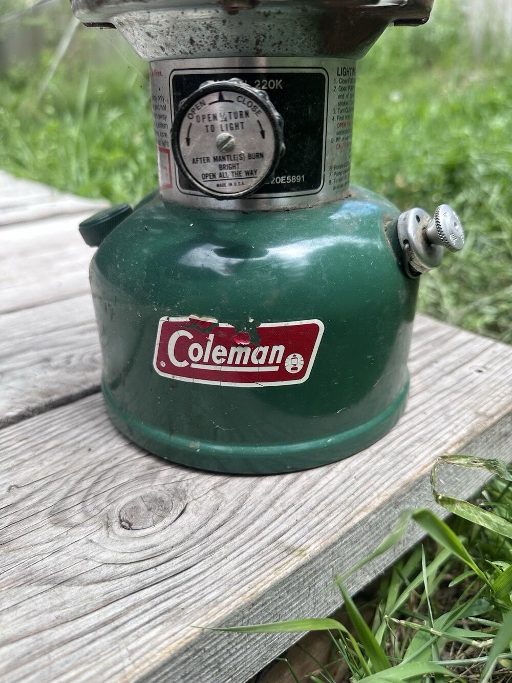 Vintage Coleman Green Lantern Camp Model 220K Dated 11/82 with Clear Globe